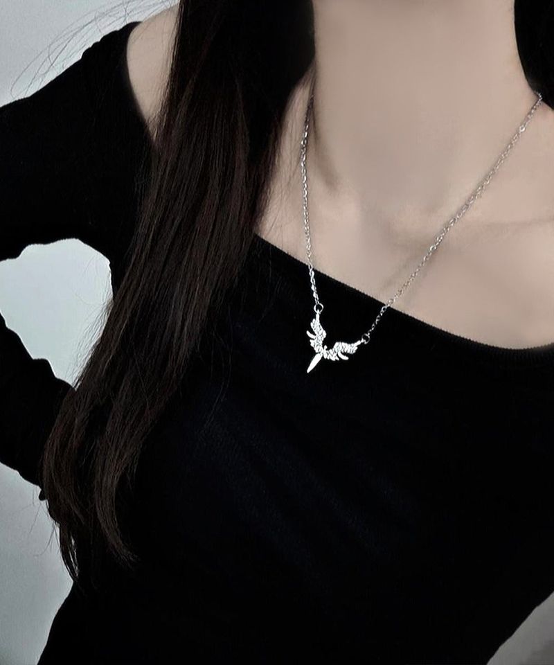 Angel wing cubic necklace