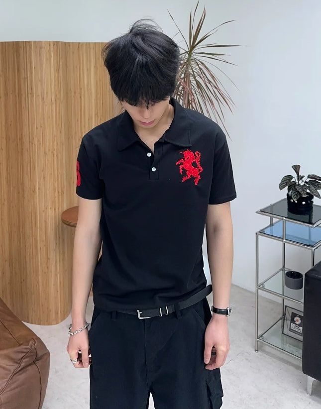 SATIIIZ（サティーズ）の「Veil Horse Emblem Collared Short Sleeve Tee（Tops）」