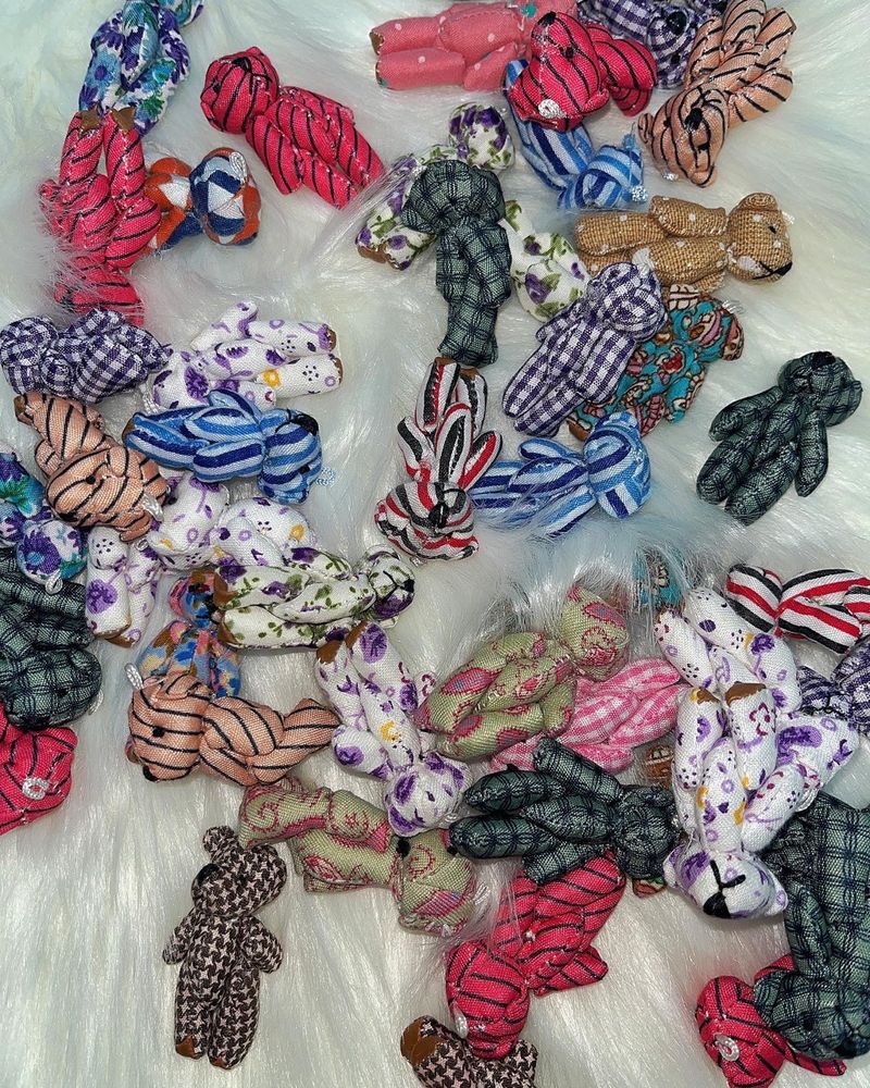 kitsch random bear keychain (random)