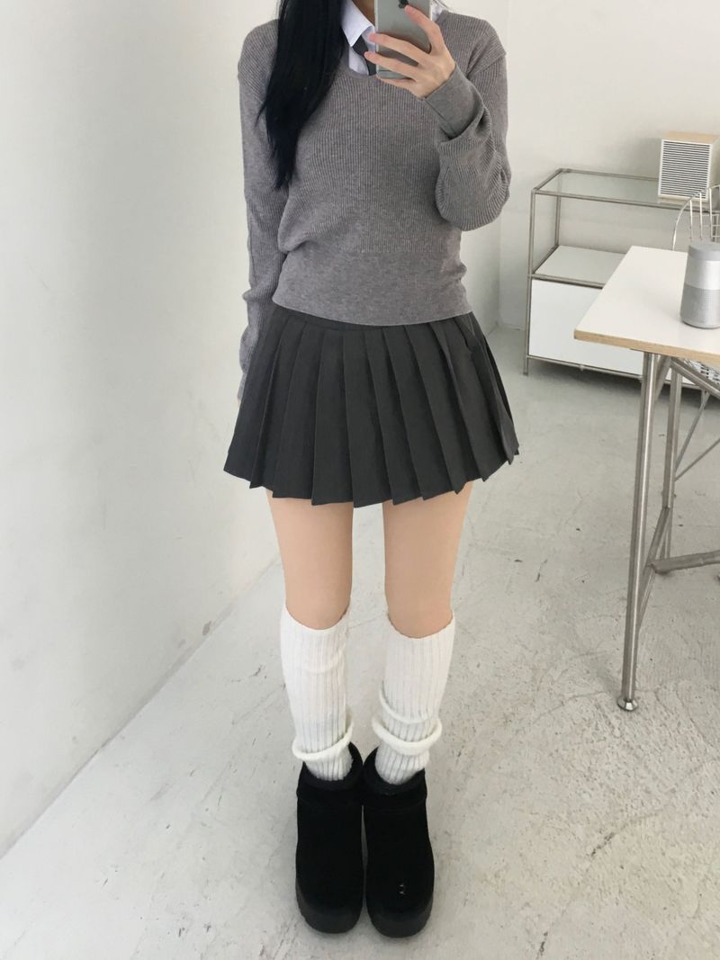 Basic V-neck knitwear (4 colors)