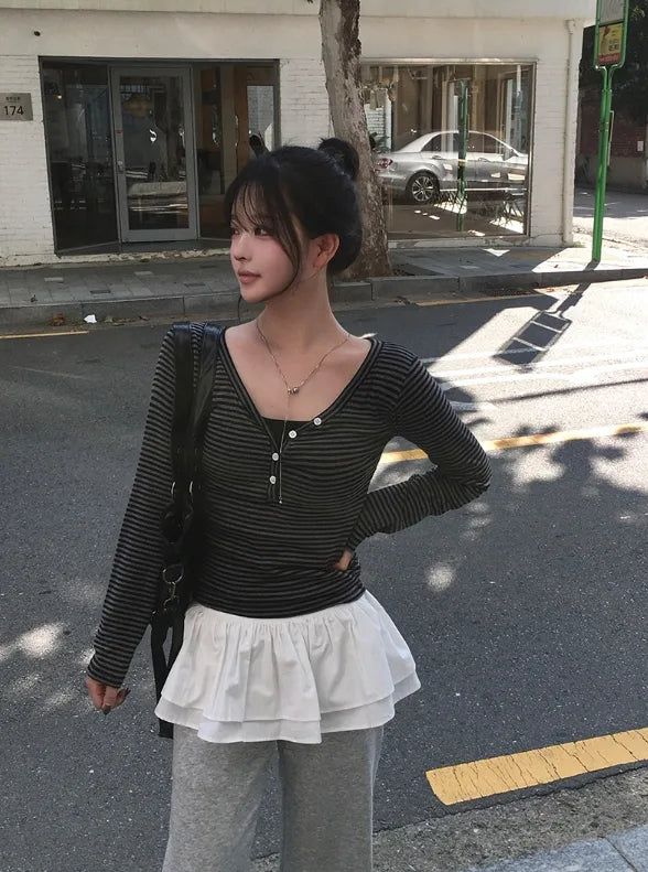 anyonemore（エニーワンモアー）の「ルーブ ストライプ Vネック ボタン ロングスリーブ Tシャツ（トップス）」