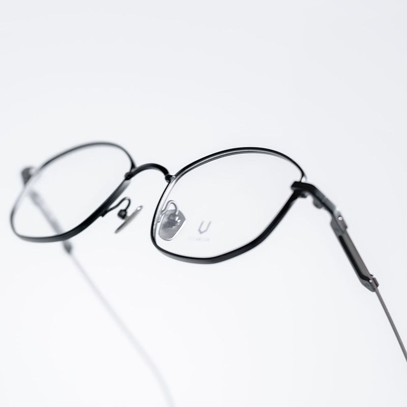 Knouun polygon titanium glasses CODE. 102. E Black N Gray