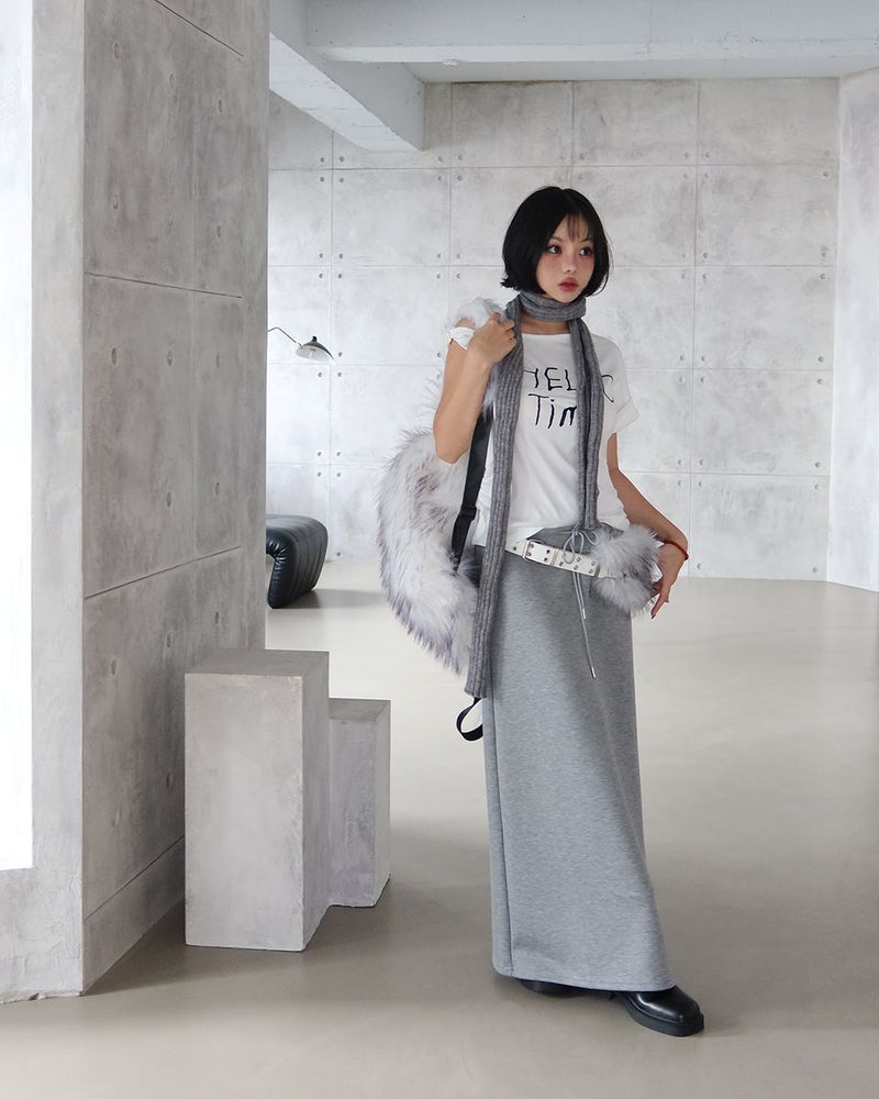 V-neck knit patch long muffler