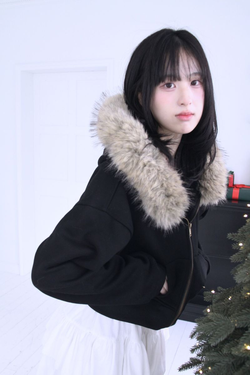 Cropped Fur Hooded Zip-Up (2color)