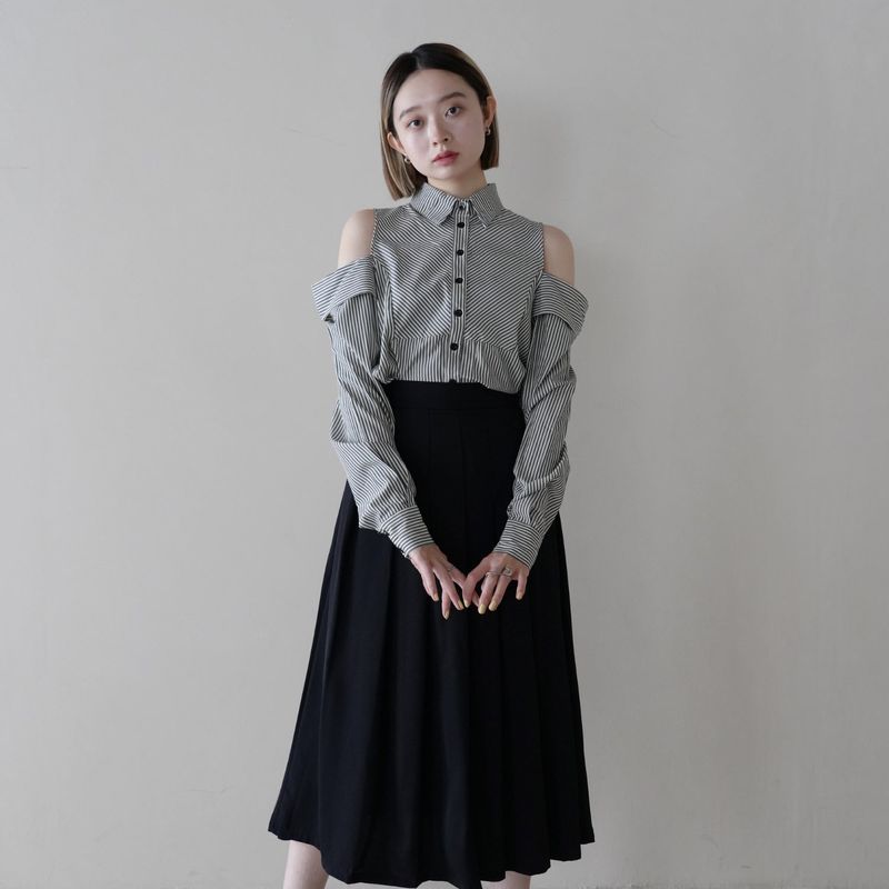 open shoulder shirt