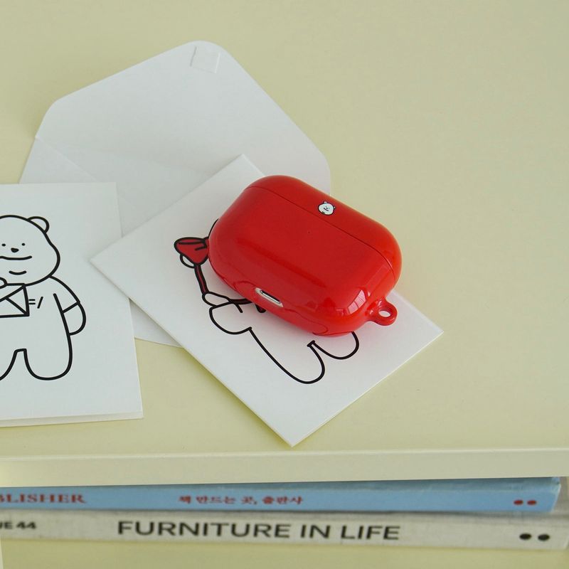 TUTEOGI（トゥトギ）の「hard airpods case 'red'（Smartphone Accessories）」