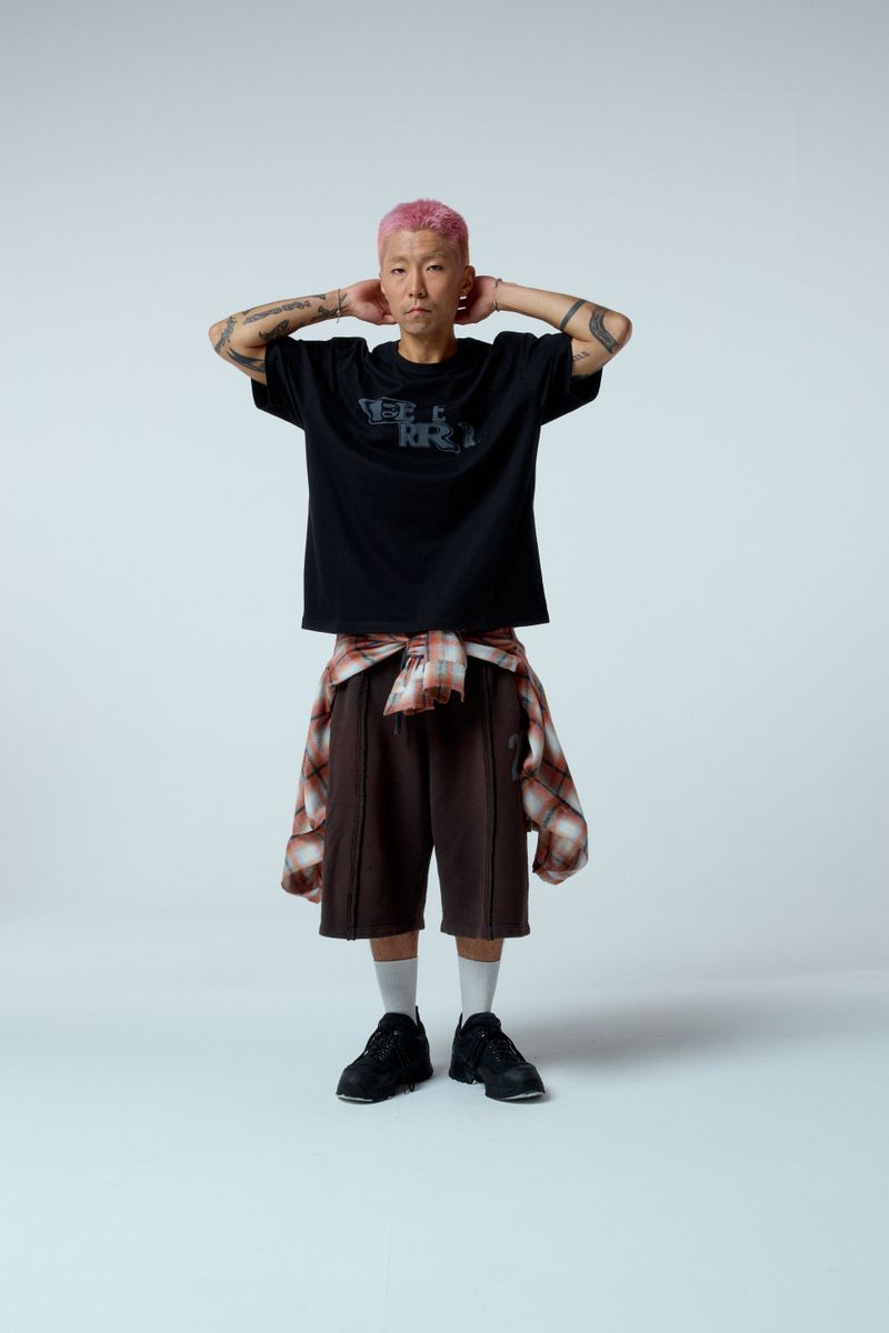 EEERRR Distorted logo over-crop fit T-shirt (Black)