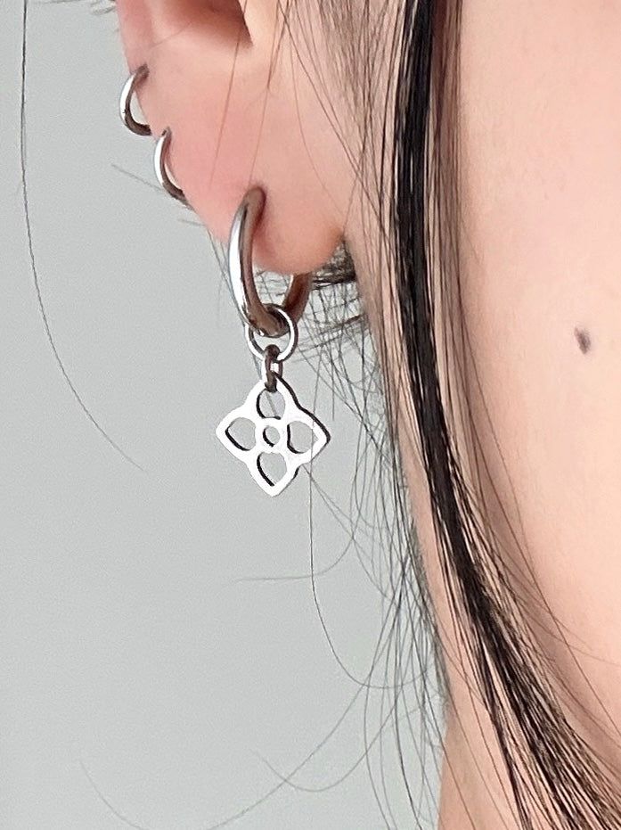 flower pattern earring