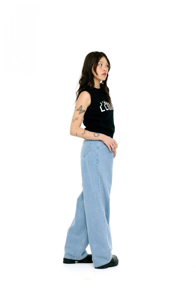 BUCKLE PIN TUCK DENIM WIDE PANTS