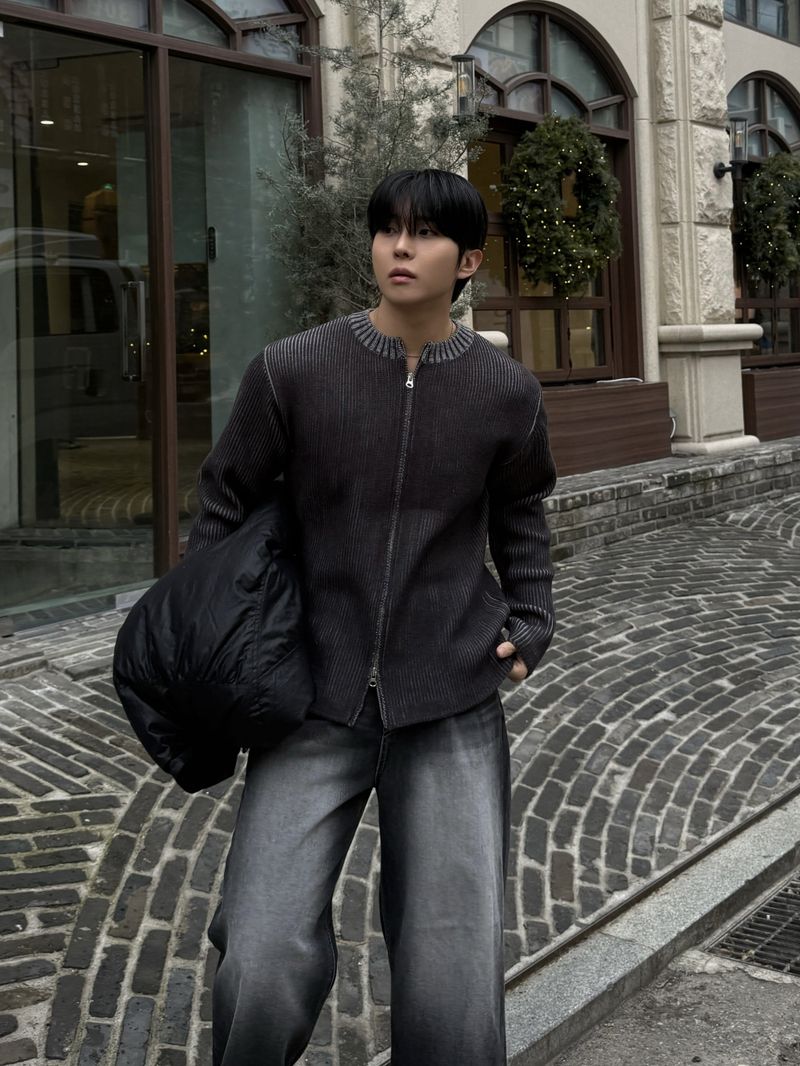 Fog lip zip-up knitwear