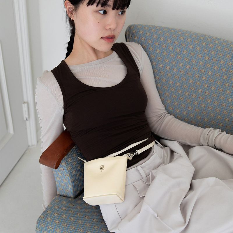 shytimothee(シャイティモシー)の「leather mignon bag - butter / strap - ( cowleather, chain)(Bags)」