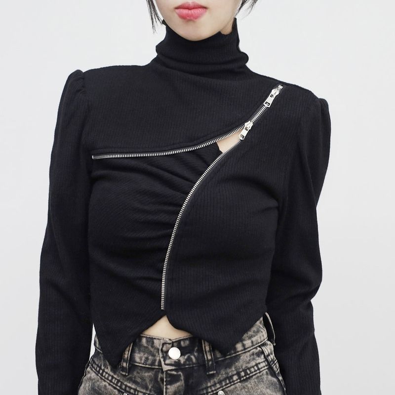 Seri's zip-turtleneck knitwear