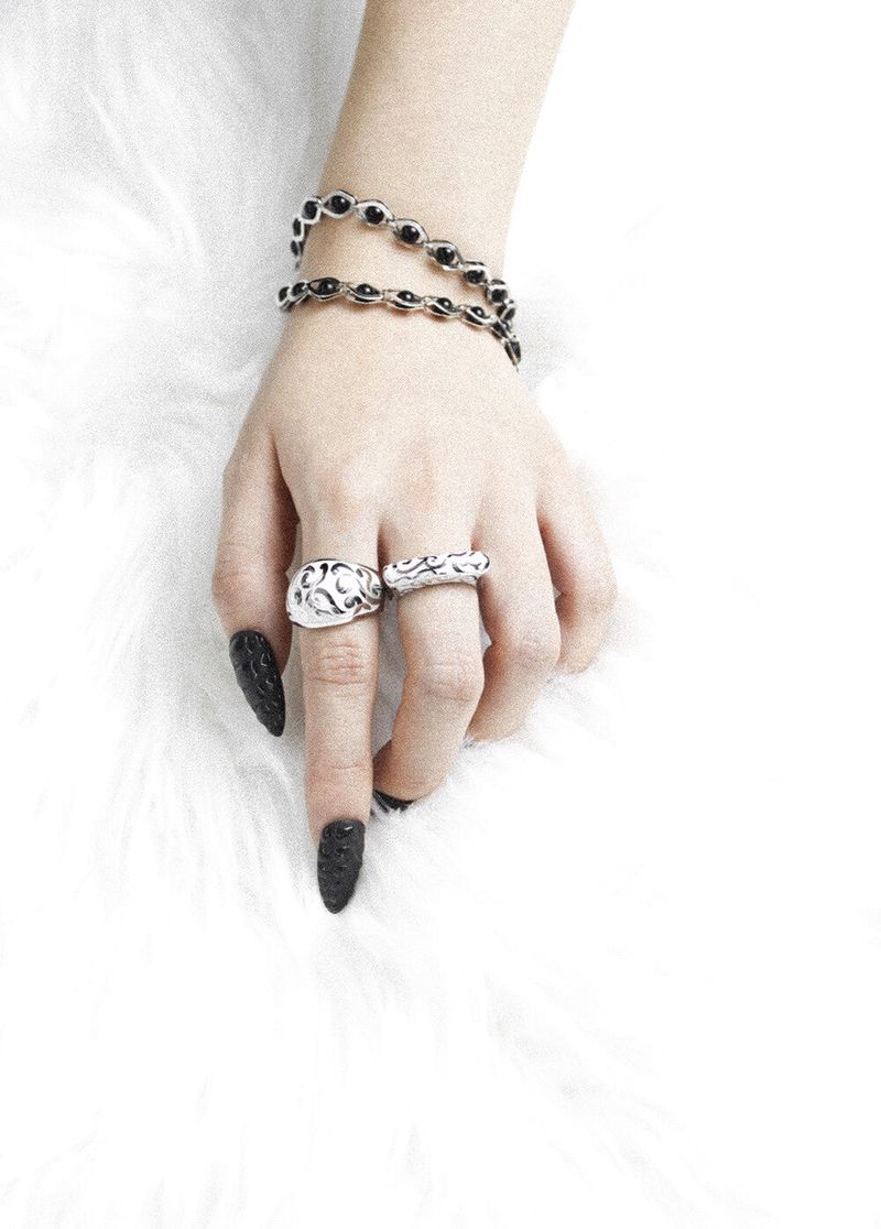 百合 Cloud ring 003 (Black/White)