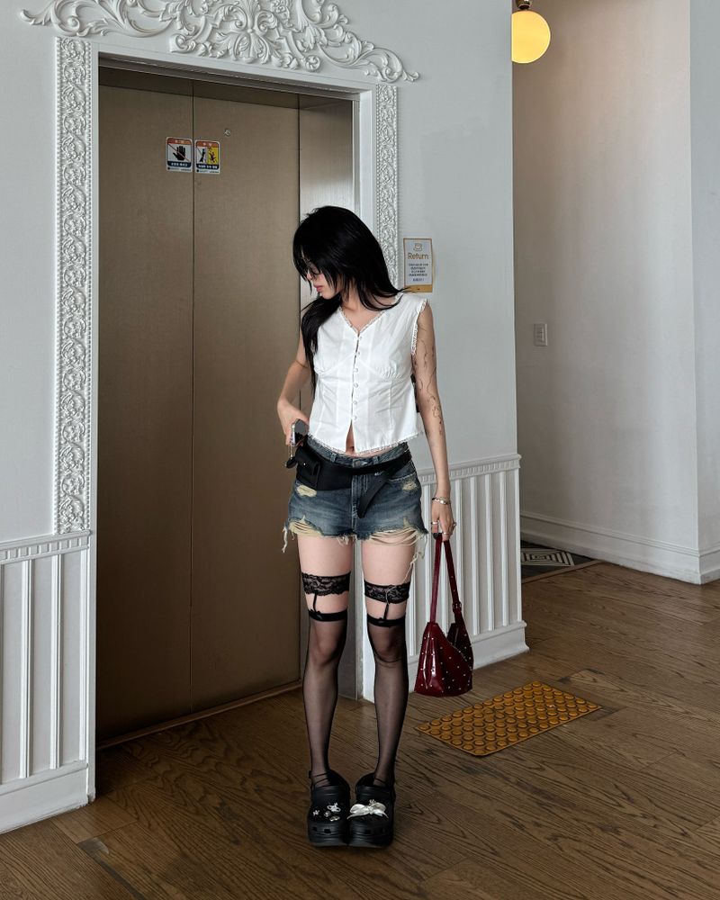 YEOWOONKOREA（ヨウンコリア）の「カットバイブデニムショートパンツ（パンツ）」