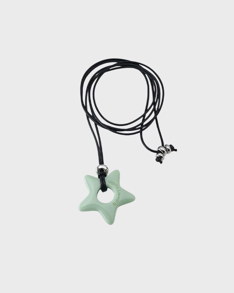 it doesn't matter.（イットダズントマッター）の「[STAR] Loppy necklace (Green)（Accessories）」