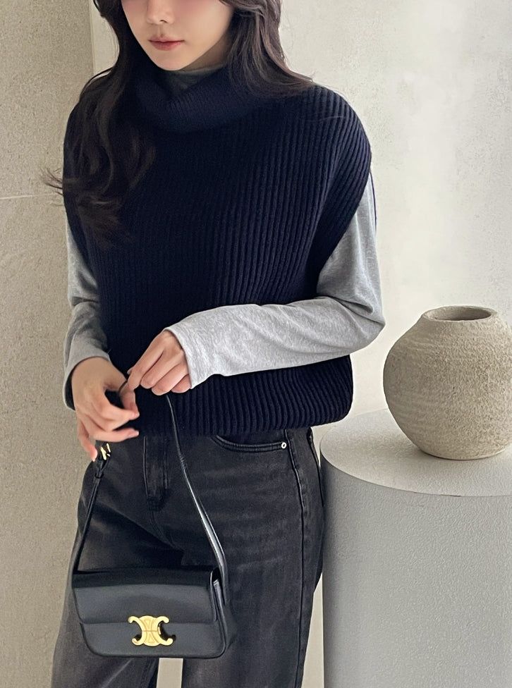 Koan double turtle silt knit vest