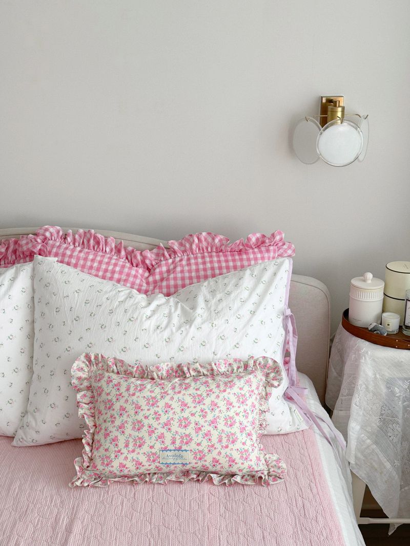 Flo ribbon string pillow cover floral pattern hotel style