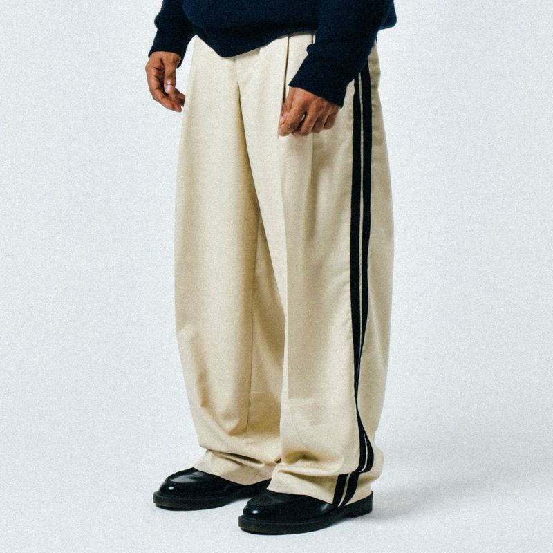 C.O.M.E（シーオーエムイー）の「[UNISEX] Satin-Trimmed Racing Trousers (Beige)（Pants）」