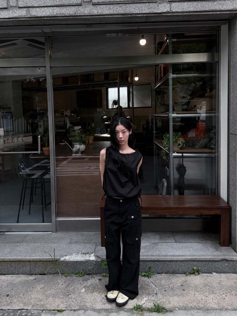 STRING SLEEVELESS BLOUSE