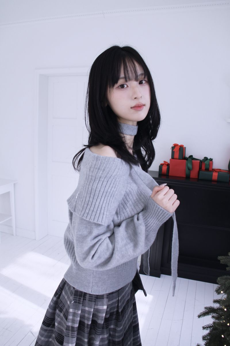 aoyu（アオユ）の「[Muffler SET] Off-shoulder button strap knitwear (3 colors)（Tops）」