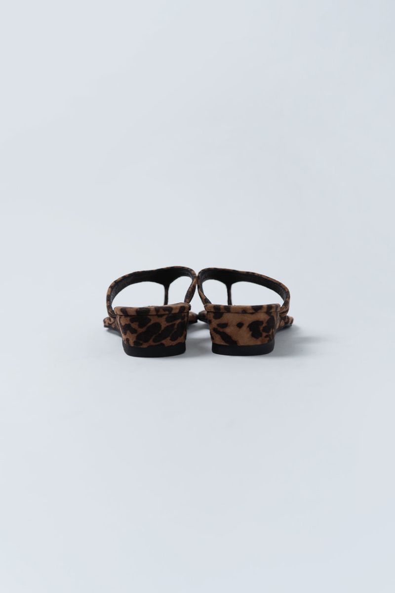 Simple flip-flop_leopard