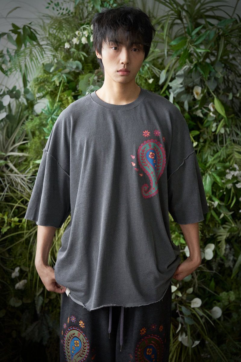  PAISLEY PRT. CUT-OUT 1/2 TEE (Charcoal)