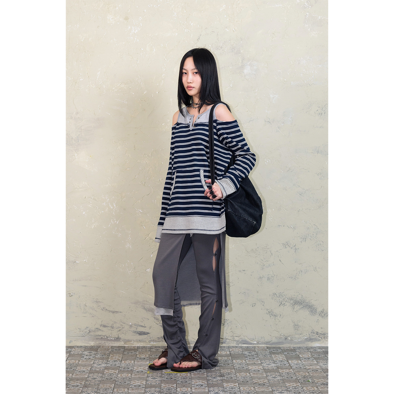 OVERLOCKED OFF-SHOULDER T-SHIRT: ST.NAVY