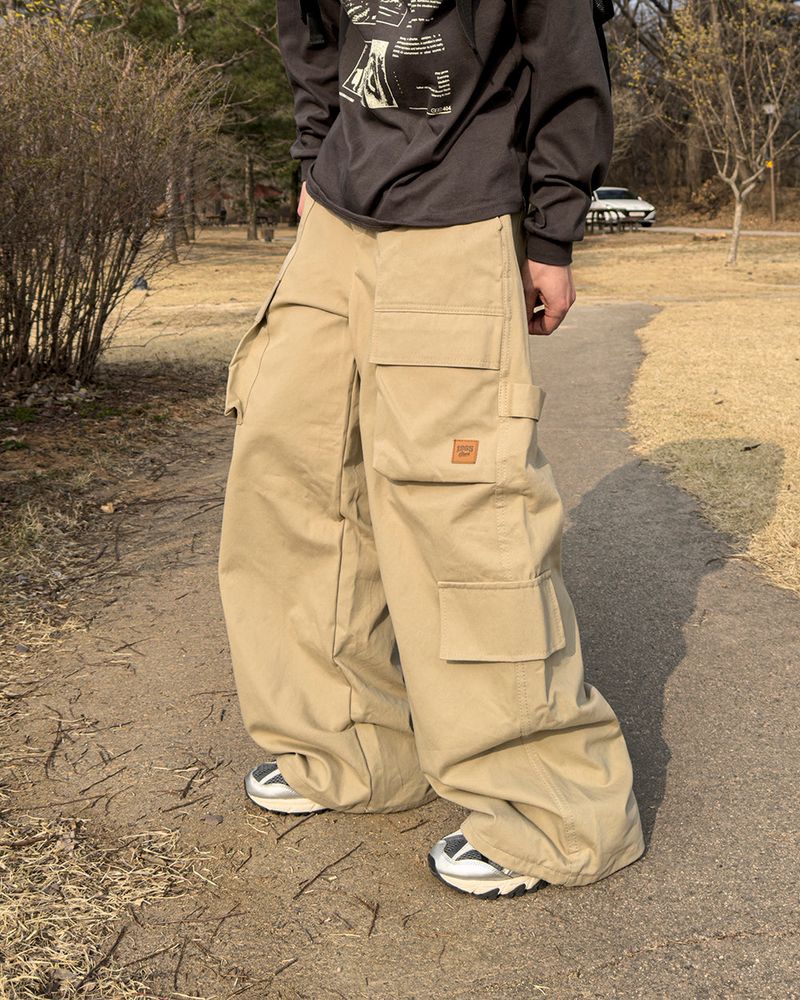 JIIGEUM（ジグム）の「Utility Patch Wide Cargo Pants（Pants）」