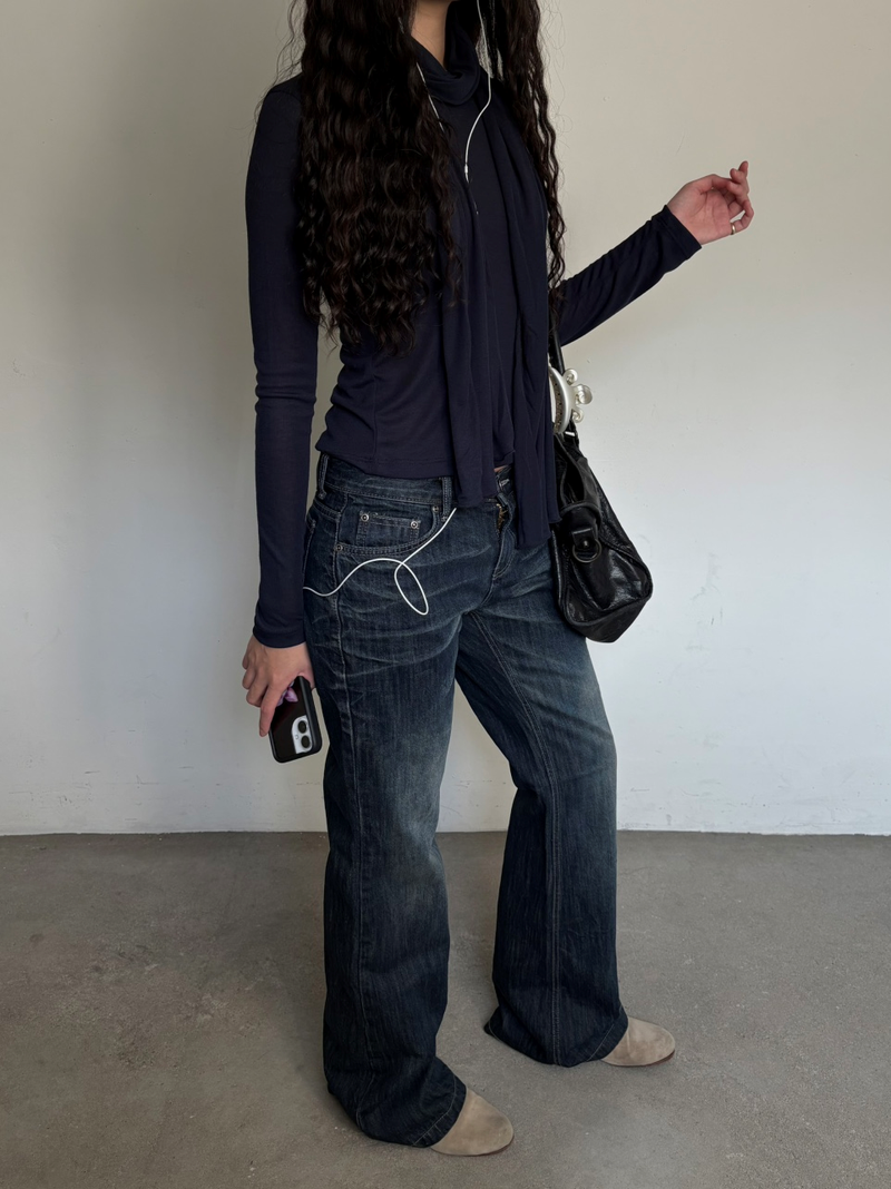 Angela muffler T-shirt