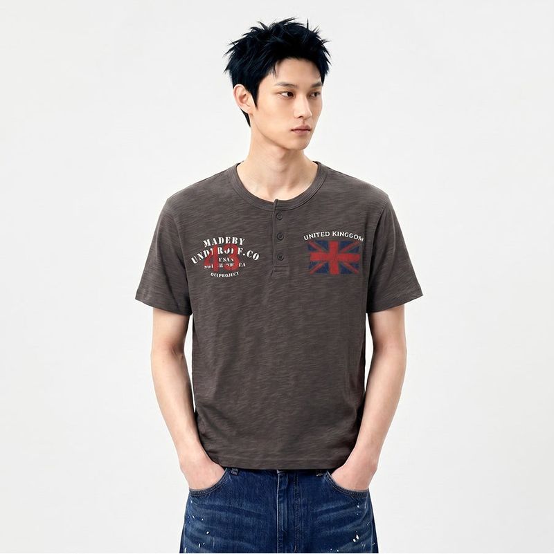 UNDEROFF(アンダーオフ)の「スラブヘンリーネッククロップドTシャツユニオンジャック チャコール(トップス)」