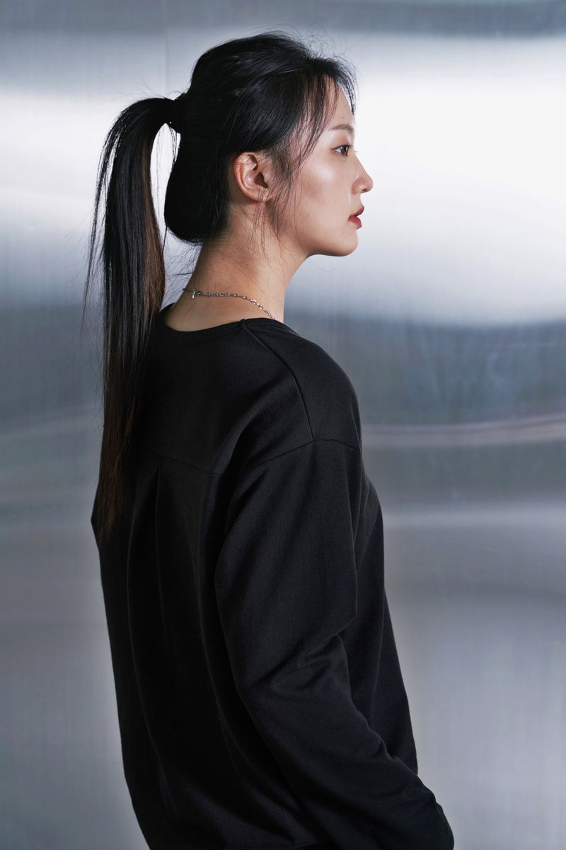ESSENTIAL PLEAT U-NECK TEE (Black)