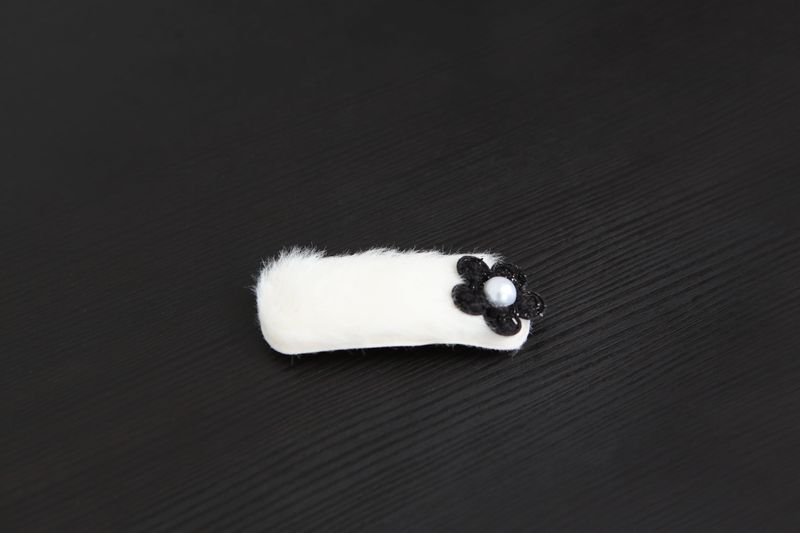 cattline(カトリーヌ)の「tweed pearl flower fur hair pin white(Hair Accessories)」