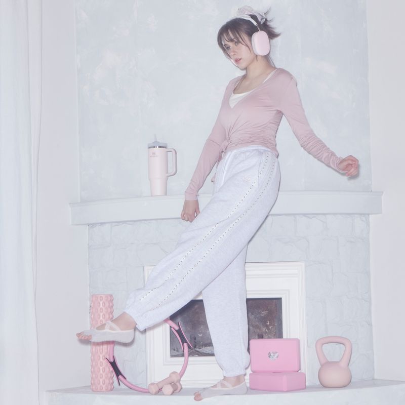 sweatsweet（スウェットスイート）の「LACE STUD JOGGER PANTS - WHITE MELANGE（Pants）」