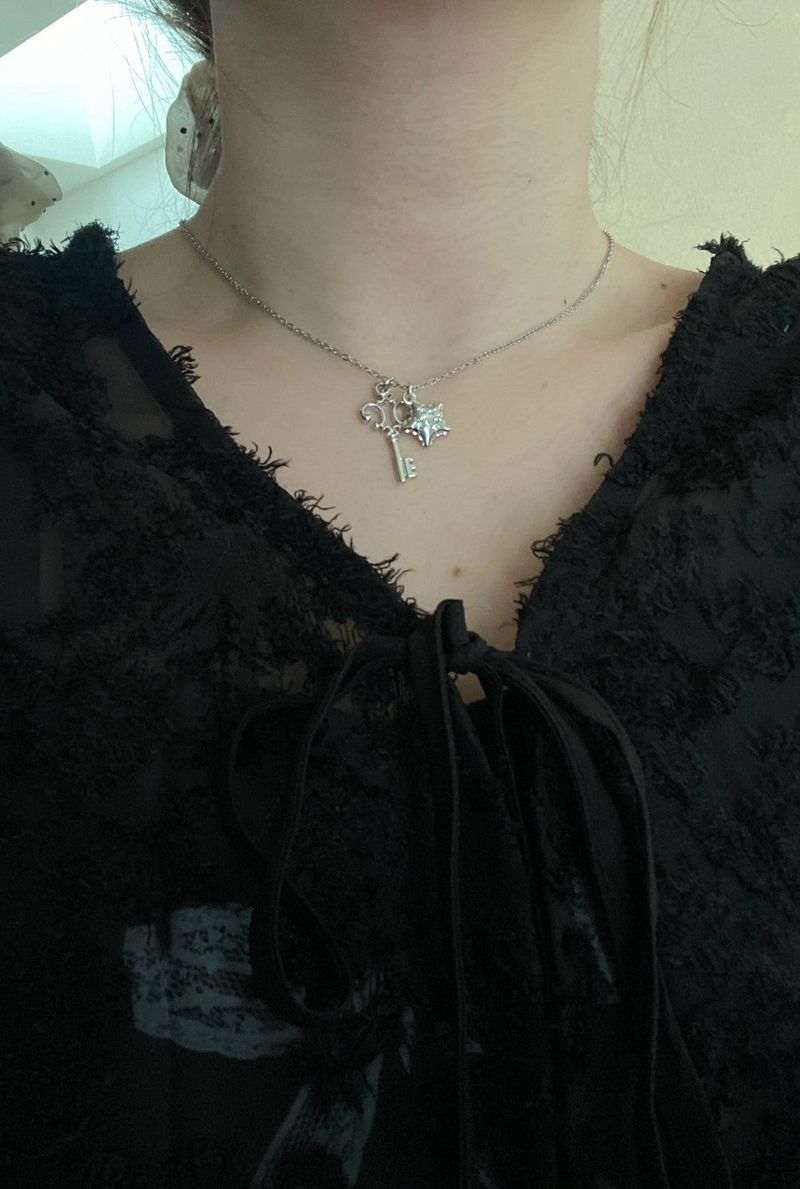 chain charm necklace