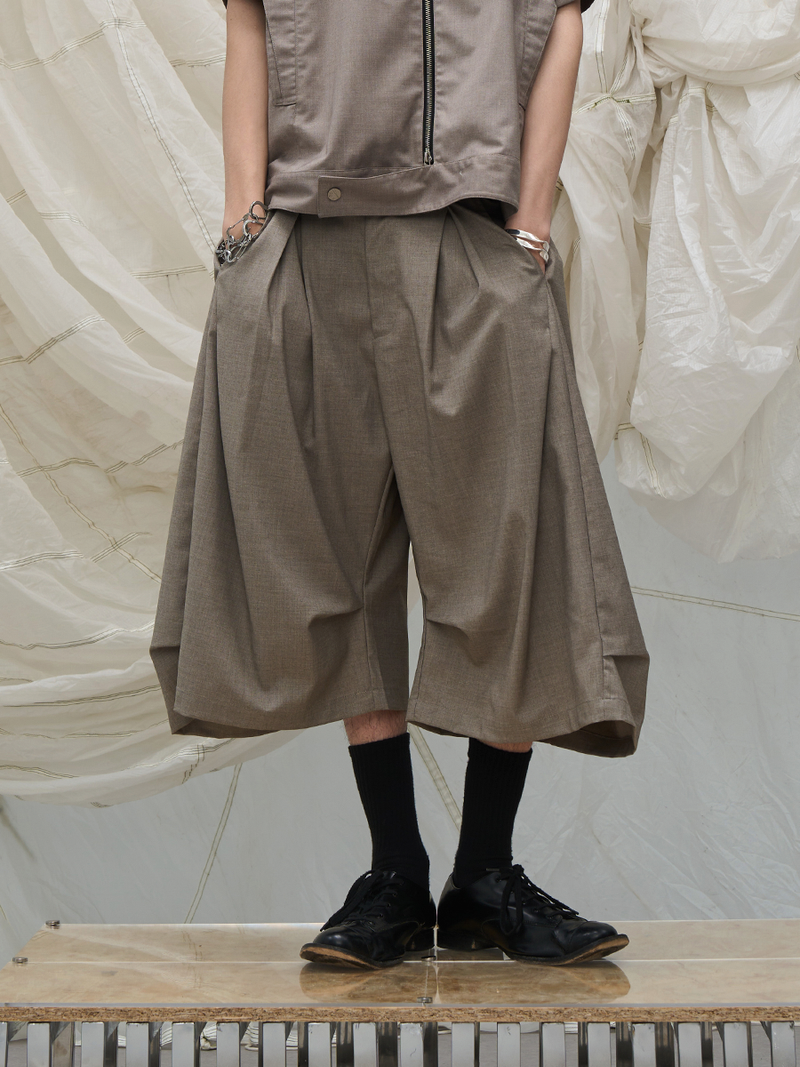 RELABEL（リレーベル）の「RELABEL Element of Time (cont'd) Horizontal and vertical pleats, elegantly draped silhouette, 8-minute trousers（Pants）」