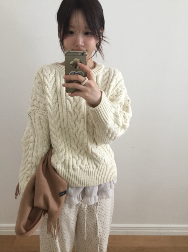 howu（ハウユ）の「アディルーズショートケーブルニット(3c)（Tops）」