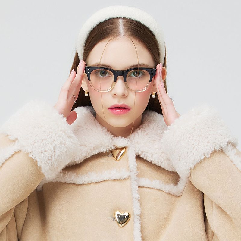 HEART BUTTON SHORT SHEARLING JACKET _ BEGIE