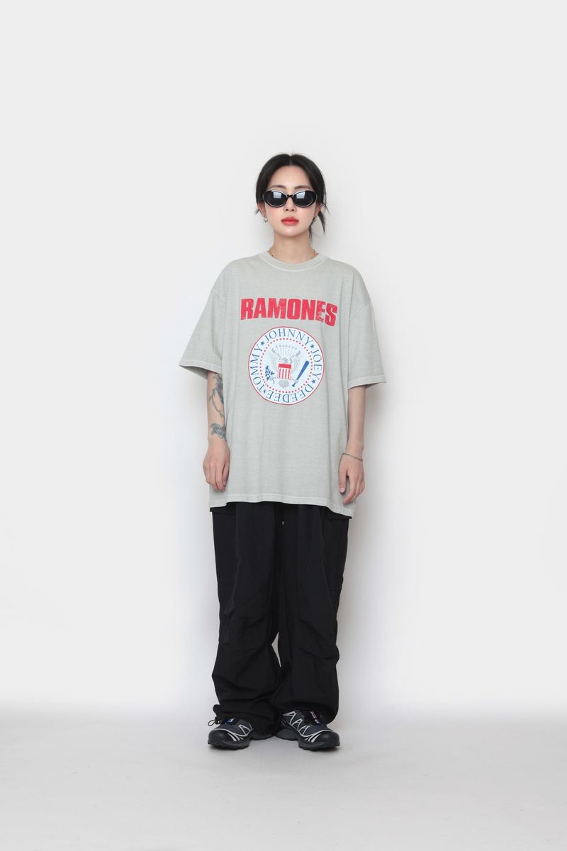 wide pocket cargo pants