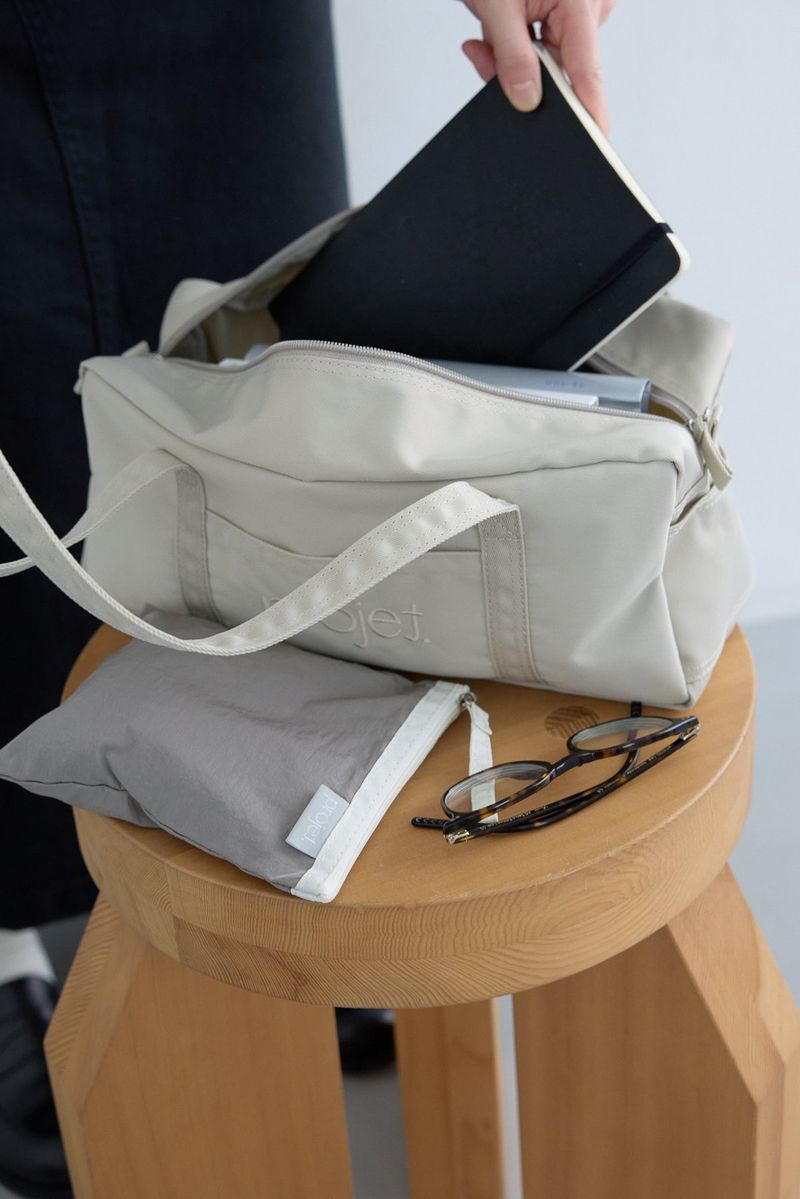 compact duffle bag (light beige)