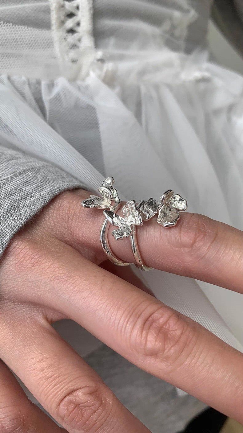 Three flower silver line ring