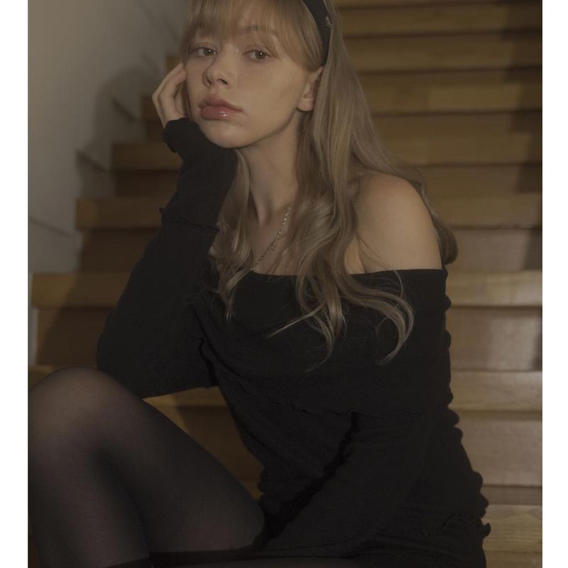 CLOUDY OFF SHOULDER-BLACK