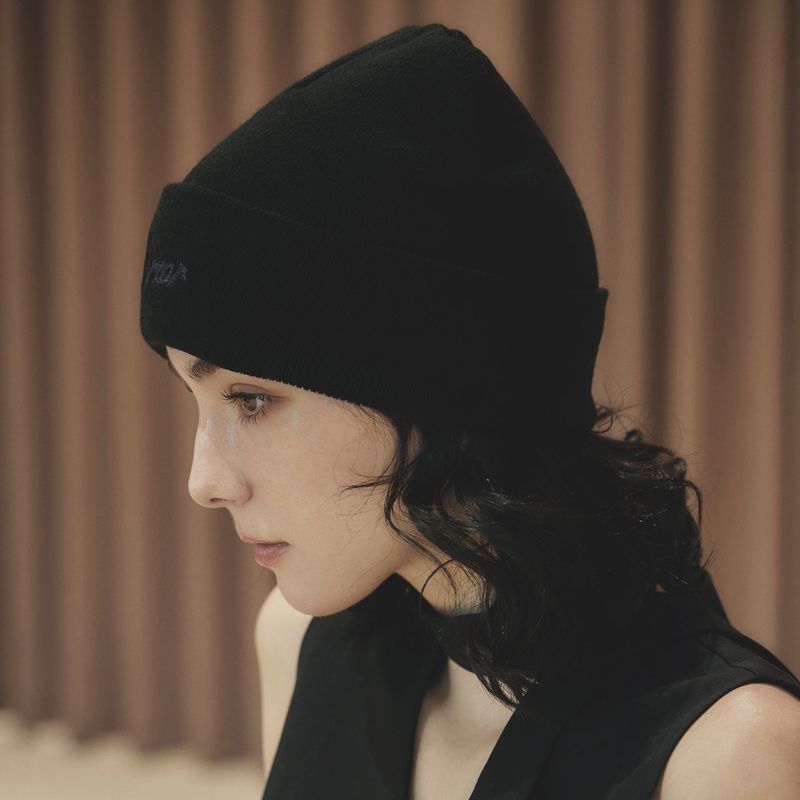 VARZAR Chain Logo Natural Beanie / Black