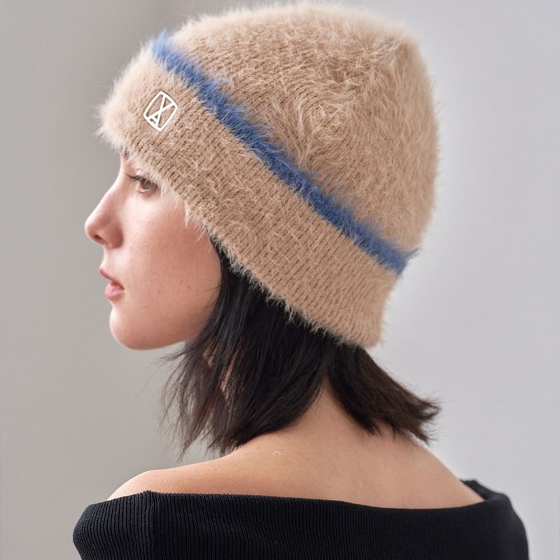 VA Square Stud Hairy Beanie / Beige