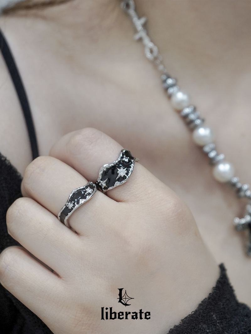 Black Star Cubic Ring