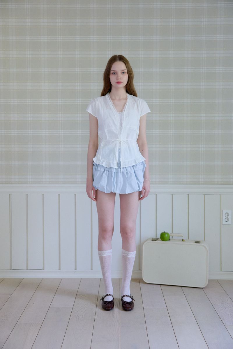 PINK PINEAPPLE（ピンクパイナップル）の「PALE MISTY LACE BLOUSE（Tops）」