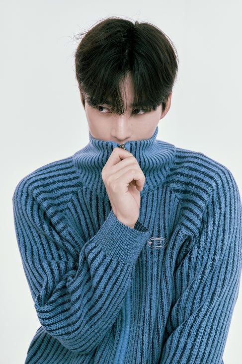TWO TONE KNIT ZIP-UP