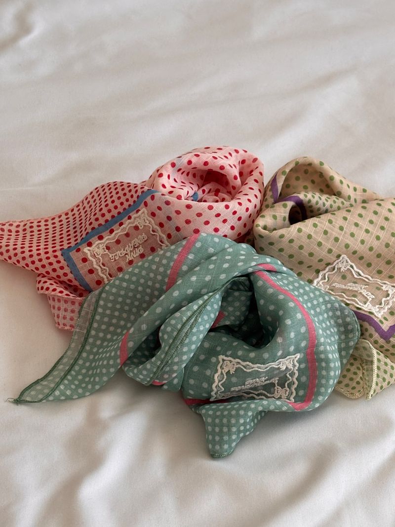 PIED PIPER DOT SQUARE SCARF