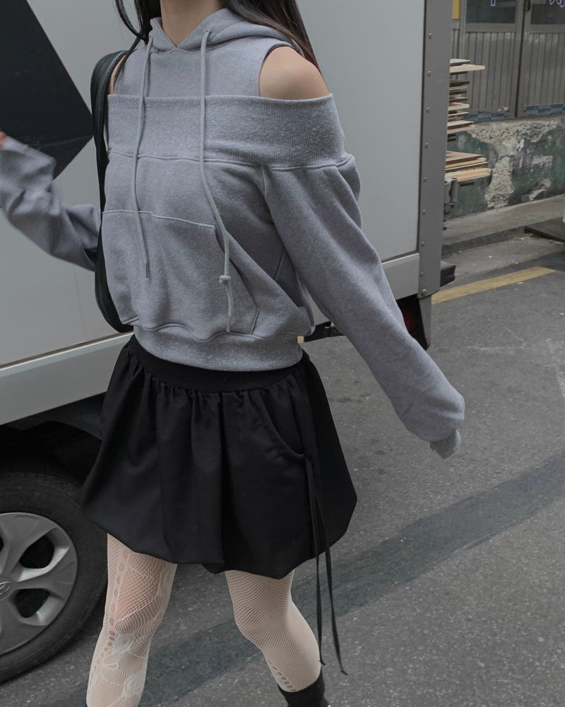 kyoive(コイブ)の「 Off crop hoodie(Tops)」