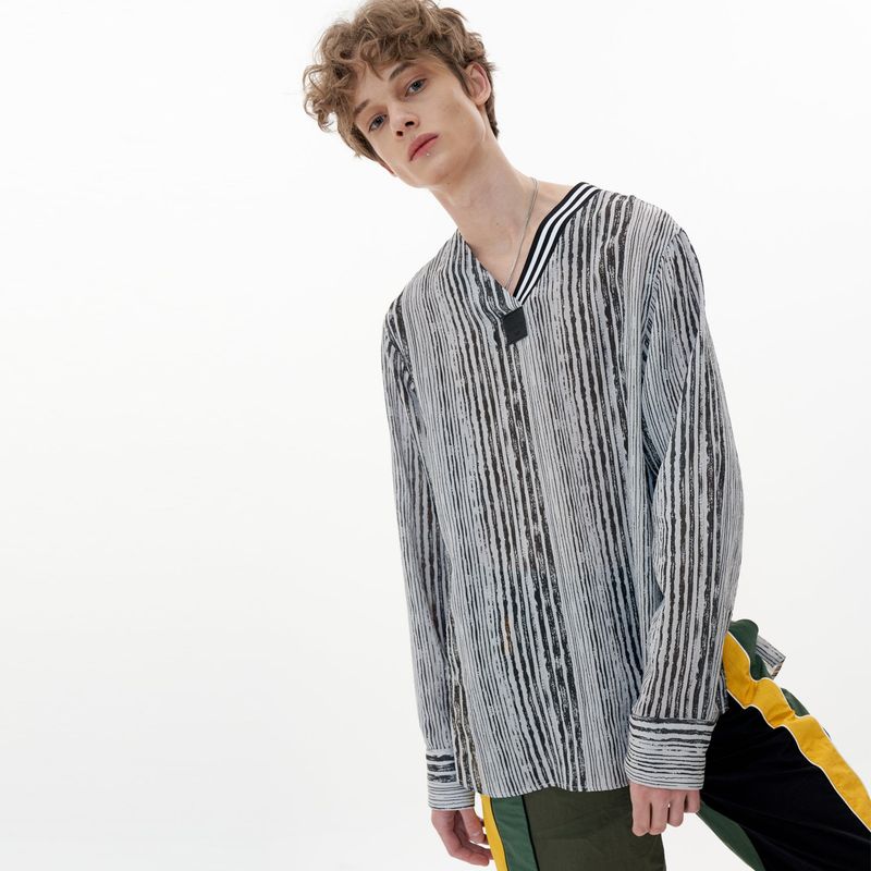 V-neck Shirt [Gray Stripe]