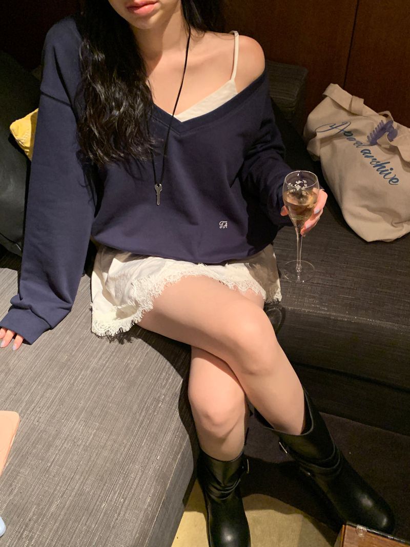 [MADE] TA DEEP V-NECK SWEATSHIRT
